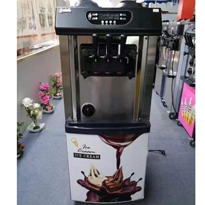 Macchina per gelati morbidi con 3 sapori e 1 miscela Capacità 120 KG