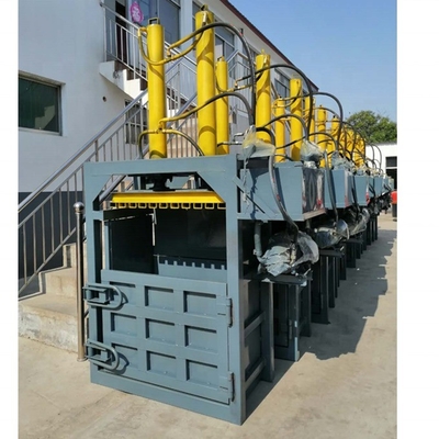 2022 Ultima tecnologia Piccolo balenatore di fieno a bale con compactore idraulico
