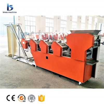 Macchina di produzione di noodle indomie cinese professionale con dimensioni di 2300*730*1300mm