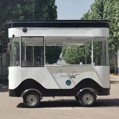 Vivi la comodità di uno snack alimentare a base di noci e di uno scooter elettrico