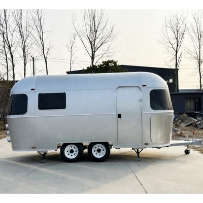 Rivoluzionate i vostri servizi di ristorazione con Airstream Beach Food Truck e Full Kitchen