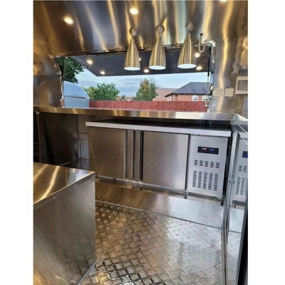 Rivoluzionate i vostri servizi di ristorazione con Airstream Beach Food Truck e Full Kitchen