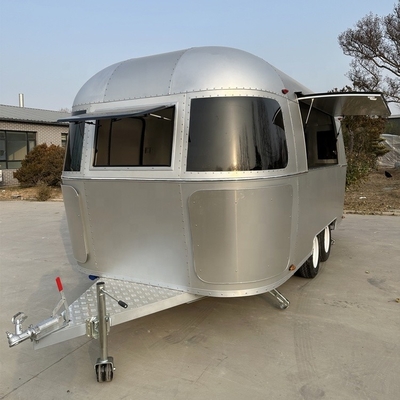 Rivoluzionate i vostri servizi di ristorazione con Airstream Beach Food Truck e Full Kitchen