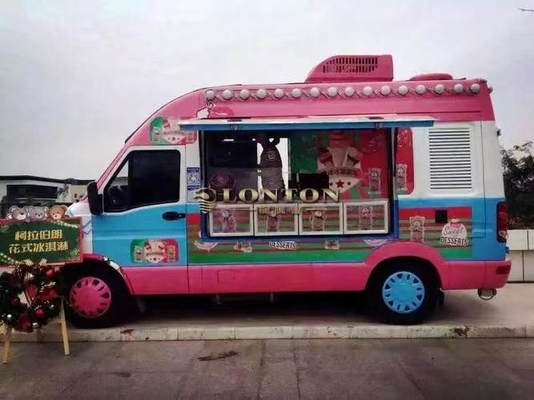 Cartone da caffè con cucina completa e frigorifero a refrigerazione