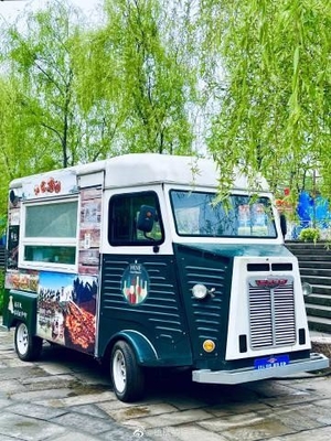 Camionetto elettrico a quattro ruote per i bisogni in movimento