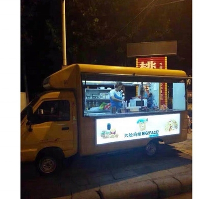 Ritiratore per pizza a piccole spese.